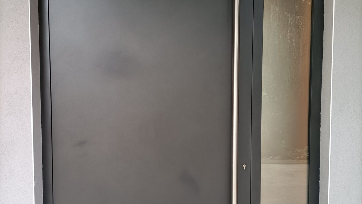 portes d entree aluminium - vue extérieure - nos réalisations - VERMETAL